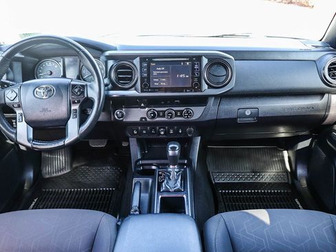 Used 2018 Toyota Tacoma TRD Sport w/ Technology Package RWD image 15