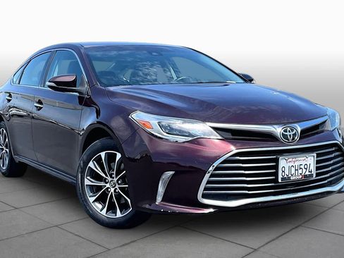 Used 2018 Toyota Avalon XLE FWD image 2