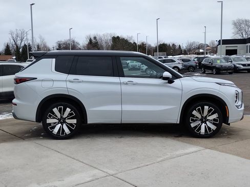 New 2026 Mitsubishi Outlander SEL image 15