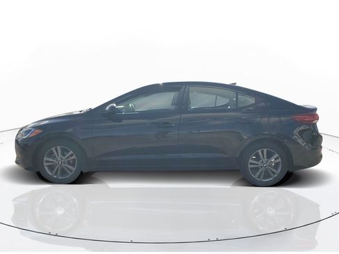 Used 2017 Hyundai Elantra SE image 4