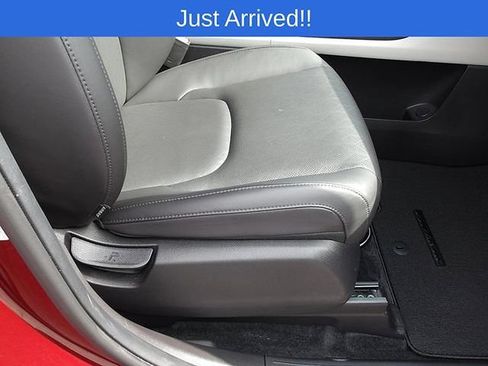 Used 2024 Kia Carnival EX FWD image 14