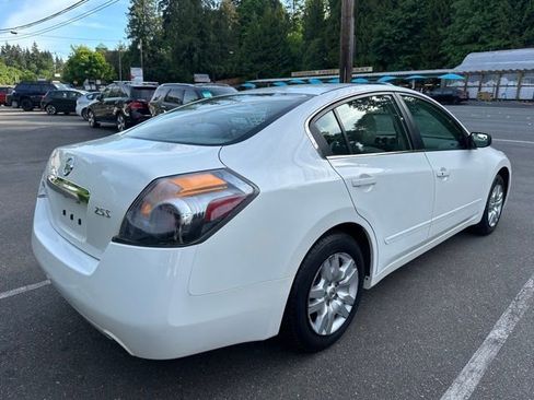 Used 2010 Nissan Altima 2.5 S FWD image 5