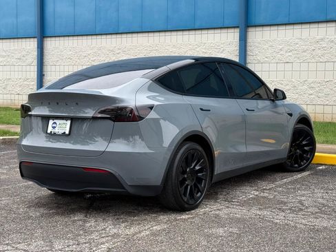 Used 2023 Tesla Model Y Long Range AWD/4WD image 5
