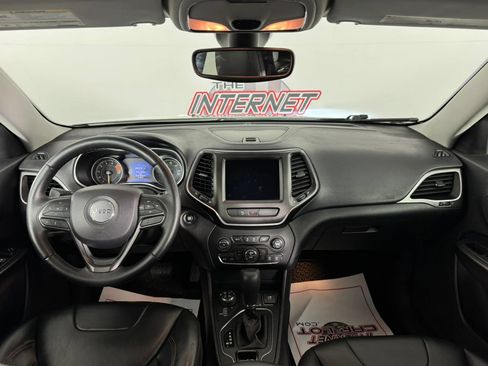 Used 2019 Jeep Cherokee Trailhawk w/ Cold Weather Group AWD/4WD image 11
