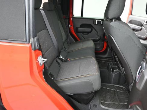 Used 2024 Jeep Gladiator Mojave AWD/4WD image 8
