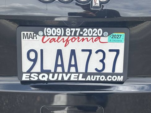 Used 2021 Jeep Grand Cherokee Laredo RWD image 9