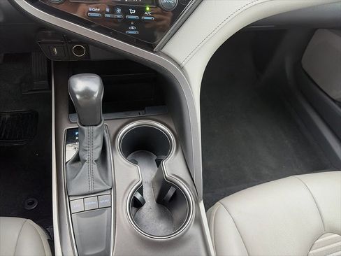 Used 2023 Toyota Camry SE image 18