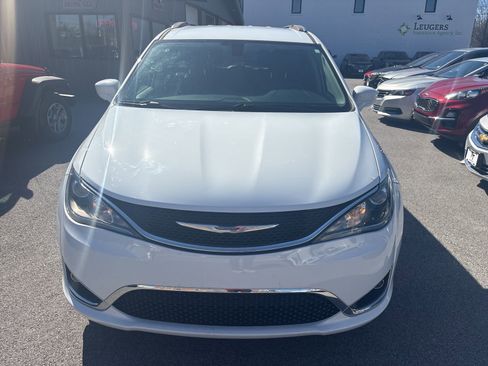 Used 2017 Chrysler Pacifica Touring-L Plus image 8