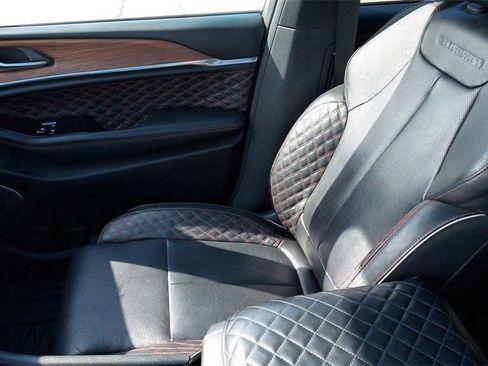 Used 2023 Jeep Grand Cherokee L Summit w/ High Altitude Package image 17