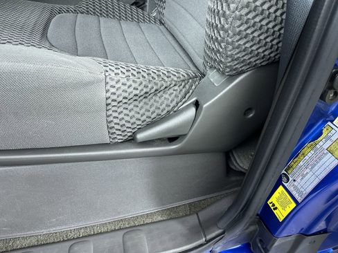 Used 2013 Nissan Frontier SV image 12