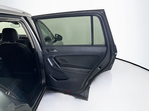 Used 2021 Volkswagen Tiguan SEL AWD/4WD image 32