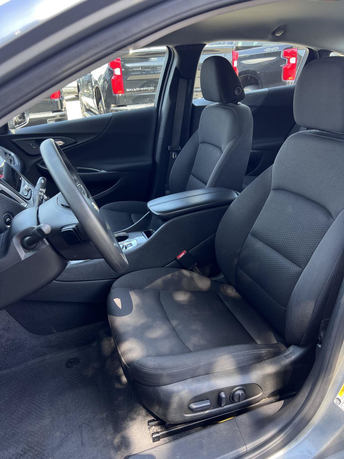 Used 2025 Chevrolet Malibu LT FWD image 4