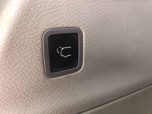 Used 2018 Chrysler Pacifica Touring-L image 10