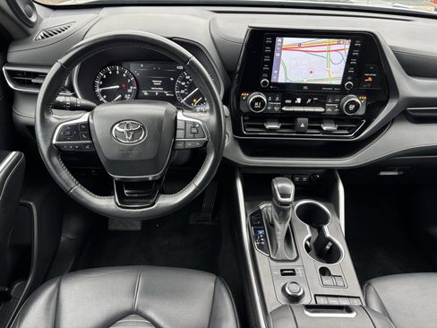 Used 2021 Toyota Highlander XSE image 3