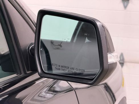 Certified 2023 GMC Acadia SLE w/ Driver Convenience Package image 12