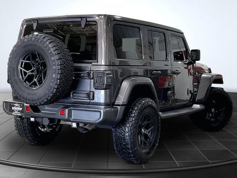 Used 2018 Jeep Wrangler Unlimited Sahara AWD/4WD image 2