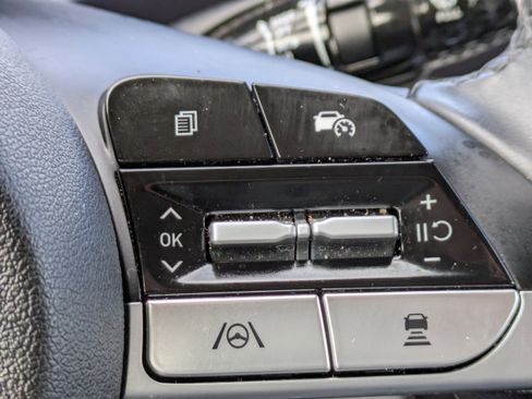 Certified 2025 Hyundai Elantra Limited image 30