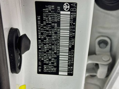 Used 2018 Toyota Corolla LE FWD image 34