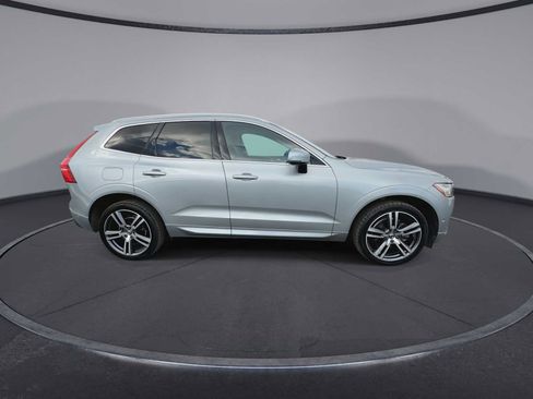 Used 2018 Volvo XC60 T5 Momentum w/ Advanced Package image 9