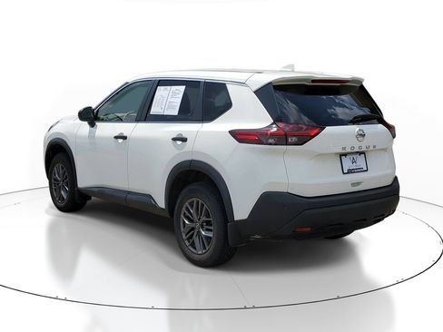 Used 2021 Nissan Rogue S FWD image 3