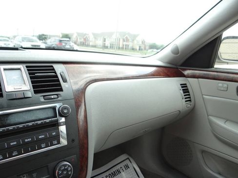 Used 2007 Cadillac DTS Luxury I w/ Sun And Sound Package image 21