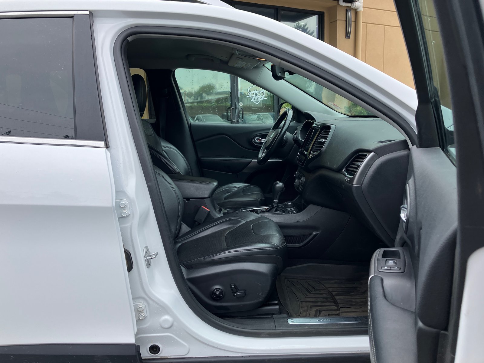 Used 2019 Jeep Cherokee Limited AWD/4WD image 22