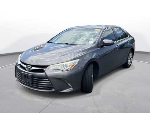 Used 2016 Toyota Camry LE FWD image 2