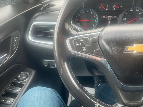 Used 2018 Chevrolet Equinox LT image 12