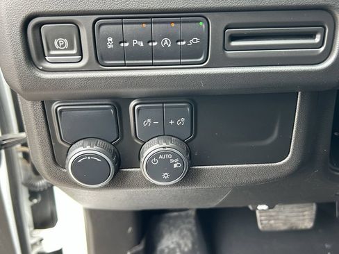 Used 2021 Chevrolet Suburban LT RWD image 25