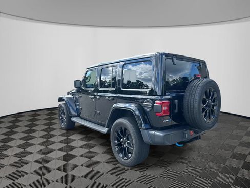 Used 2023 Jeep Wrangler Unlimited Sahara w/ Cold Weather Group AWD/4WD image 3