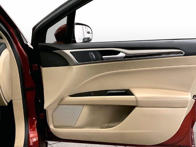 Used 2014 Ford Fusion SE w/ Equipment Group 202A FWD image 24