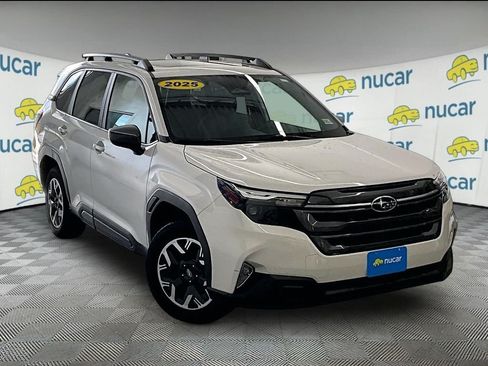 Used 2025 Subaru Forester Premium AWD/4WD image 1