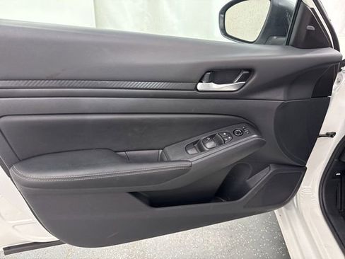 Used 2025 Nissan Altima 2.5 SV FWD image 18