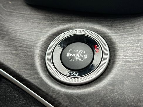 Used 2023 Jeep Grand Cherokee L Limited image 23