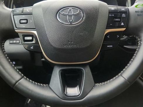 Used 2024 Toyota Crown AWD/4WD image 40