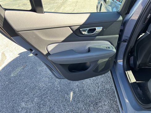 Used 2022 Volvo S60 T8 R-Design image 16