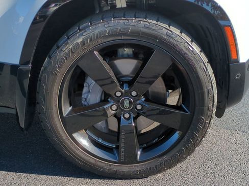 Used 2023 Land Rover Defender 110 X-Dynamic SE image 10