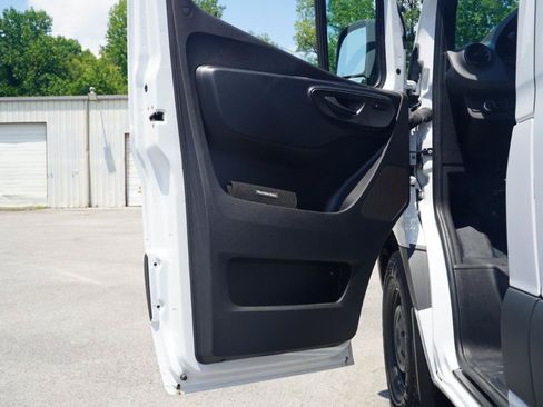 Used 2025 Mercedes-Benz Sprinter 2500 image 25