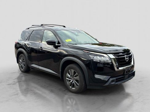 Certified 2023 Nissan Pathfinder SV w/ SV Premium Package AWD/4WD image 3