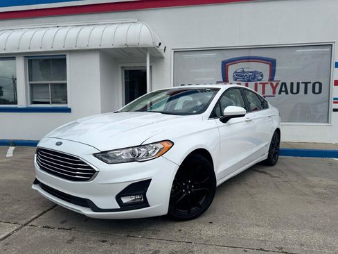 Used 2020 Ford Fusion SE w/ Equipment Group 151A FWD image 2