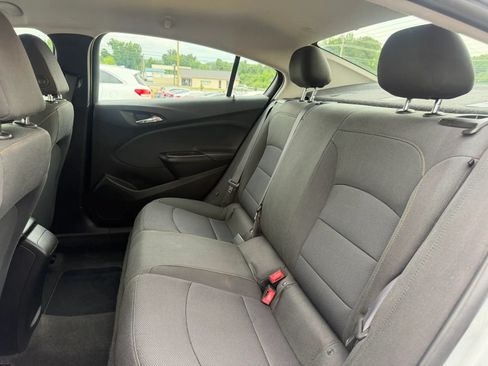 Used 2017 Chevrolet Cruze LS FWD image 10