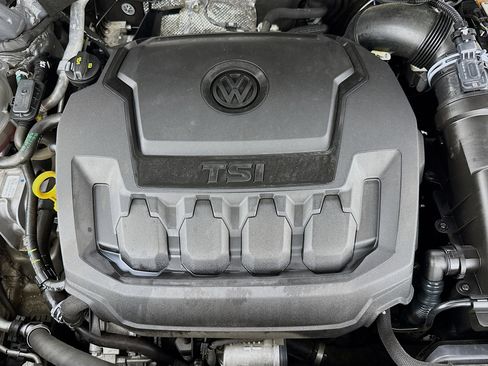 Used 2020 Volkswagen Tiguan S image 37