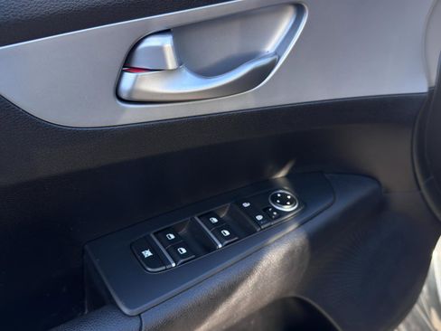 Used 2023 Kia Forte LXS image 13