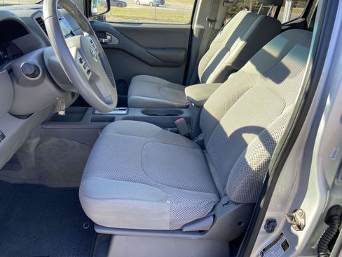 Used 2013 Nissan Frontier SV w/ SV Value Truck Pkg image 11