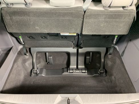 Used 2021 Toyota Sienna XLE FWD image 14