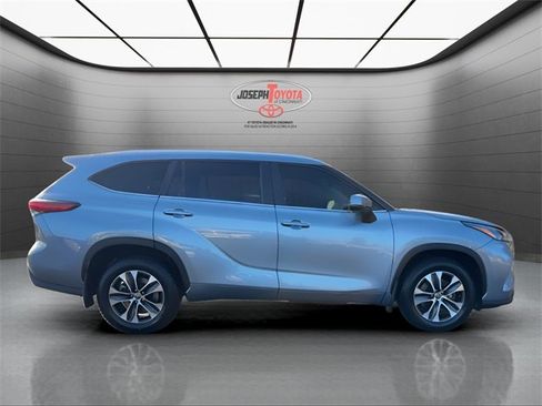 Certified 2023 Toyota Highlander XLE image 14
