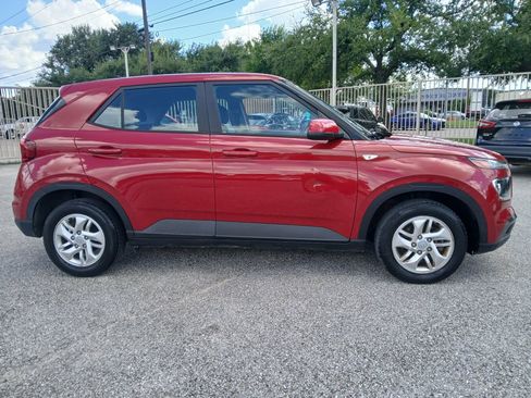 Used 2021 Hyundai Venue SE FWD image 8