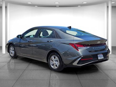Certified 2025 Hyundai Elantra SE FWD image 4