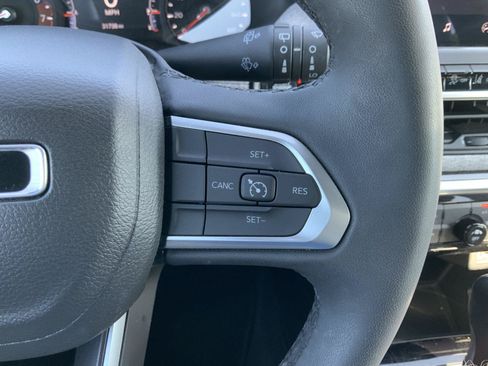 Used 2023 Jeep Compass Latitude AWD/4WD image 27