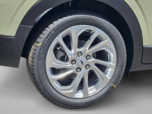 New 2027 Chevrolet Bolt LT w/ Comfort Package FWD image 11